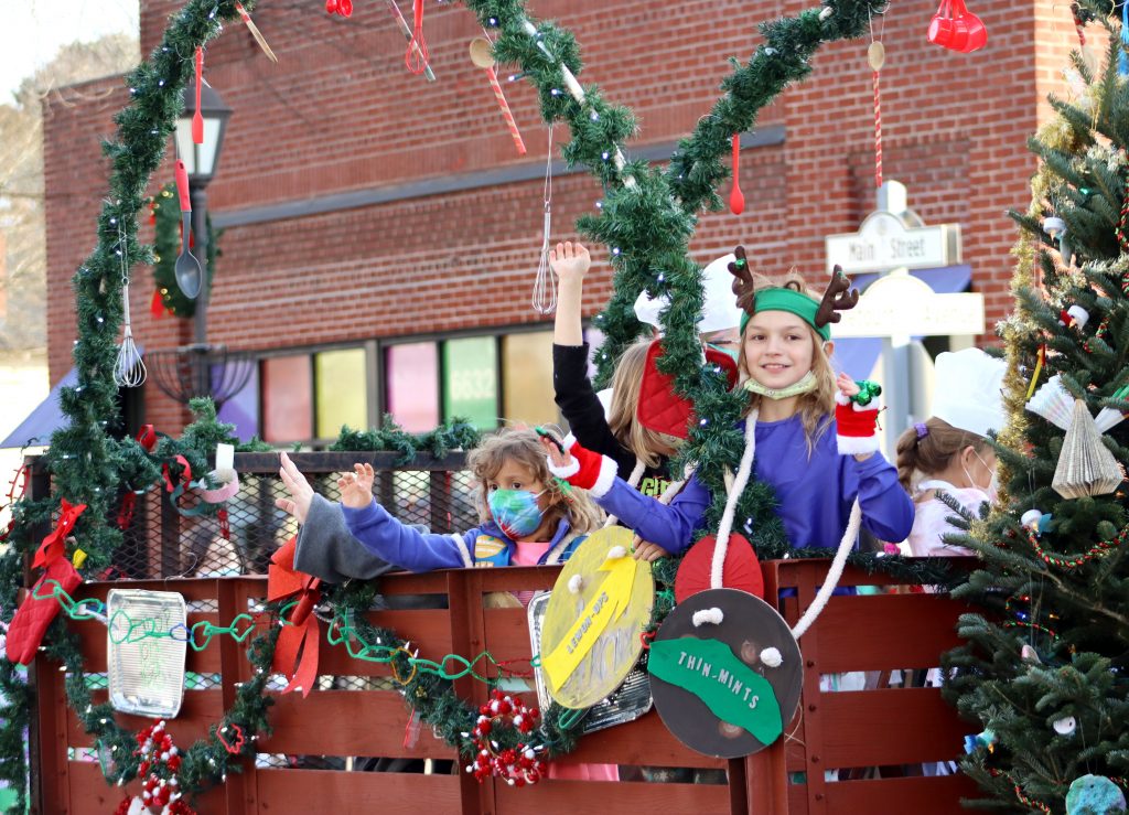 Gloucester Christmas Parade 2022 Gloucester Rings In The Season – Gazette Journal