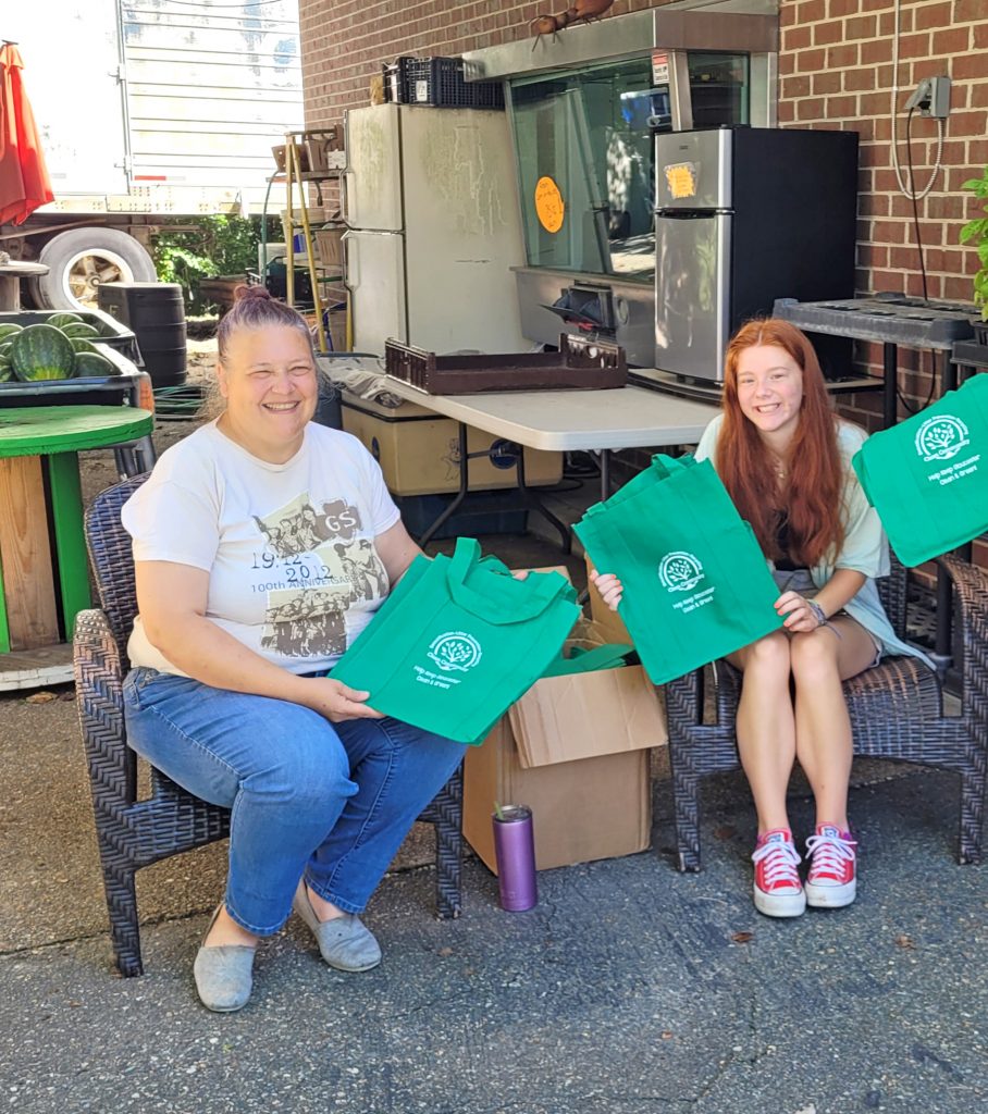 Clean Community hands out reusable bags Gazette Journal