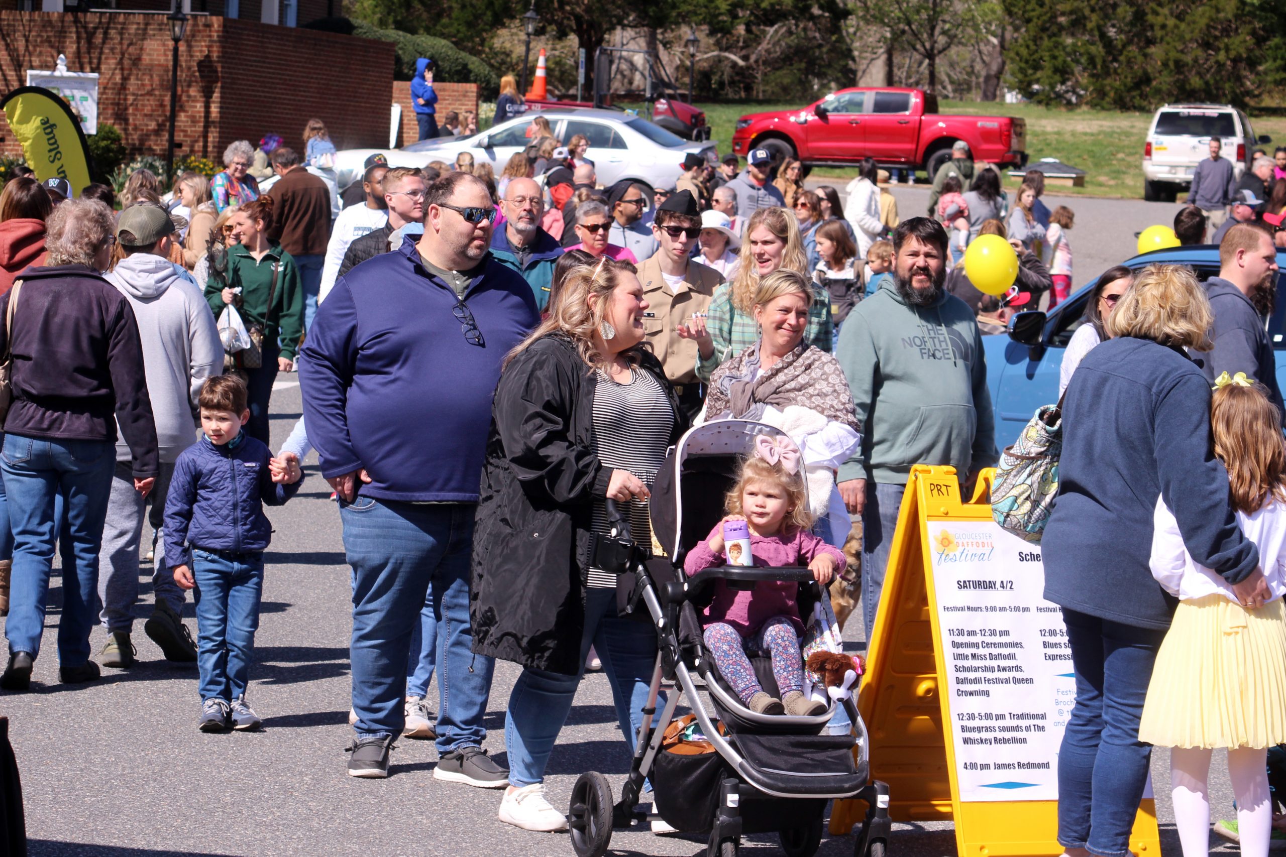 daffodil festival crowd 1