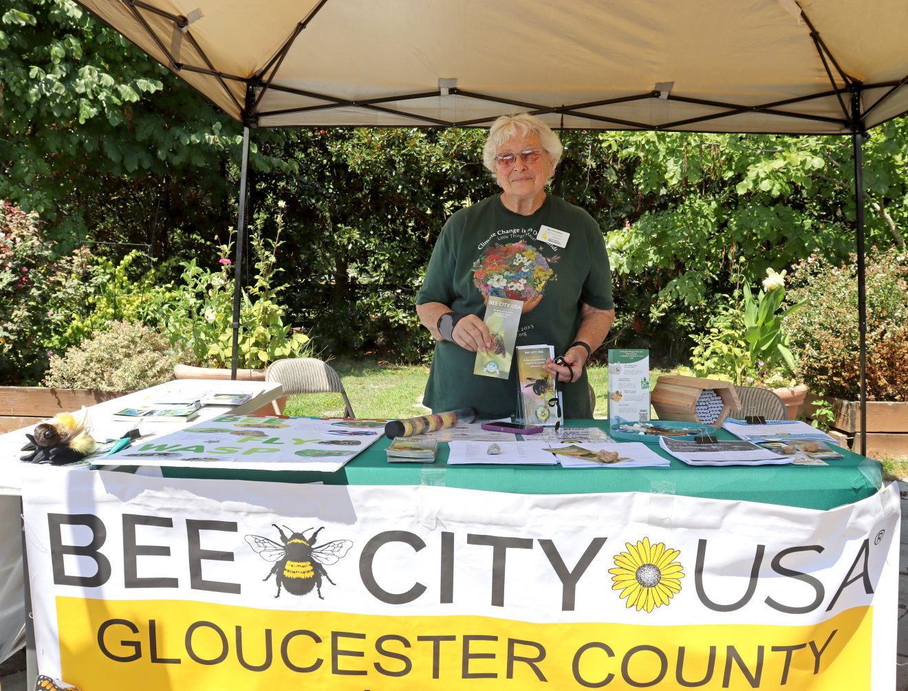 Brent and Becky’s Bulbs hosts Honey Bee Day celebration Gazette Journal