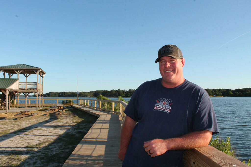 mathews boat docking contest