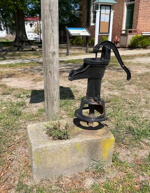 mathews court green pump