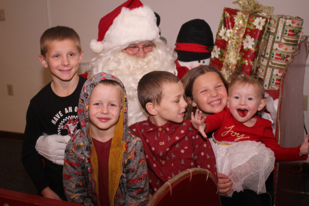 abingdon Chase, Ethan, Carson, Paisley and Brunlee Robbins, from left