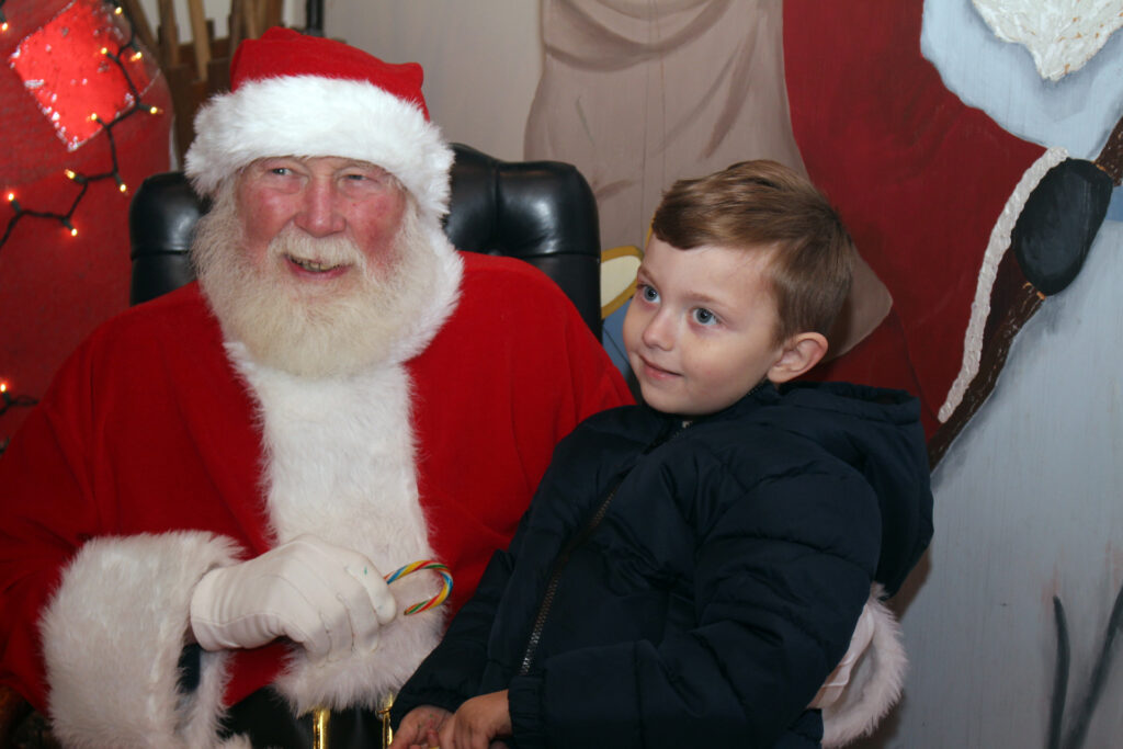 mathews santa Declan Gonski, 6