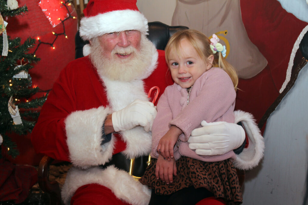 mathews santa Elsa Cassidy, 2