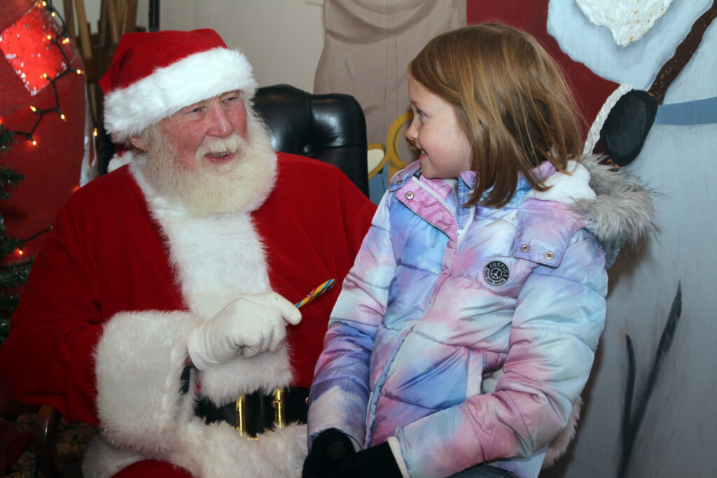 mathews santa Finley Gonski, 7