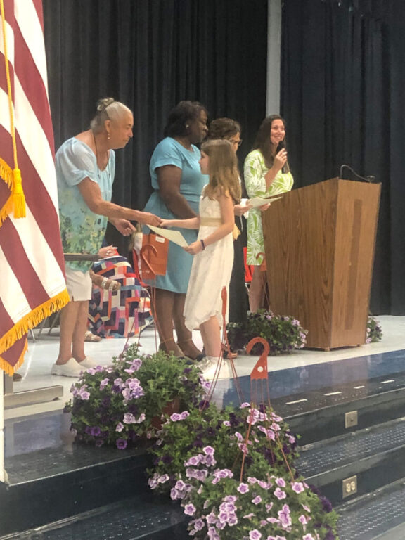 schools mml gifts to 4th graders