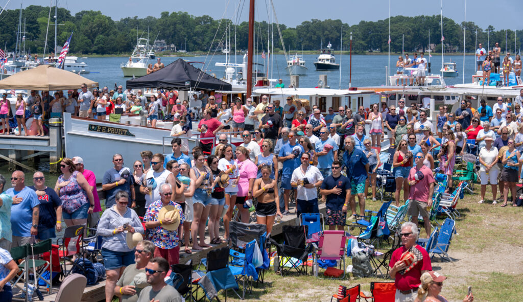 1a boat docking crowd