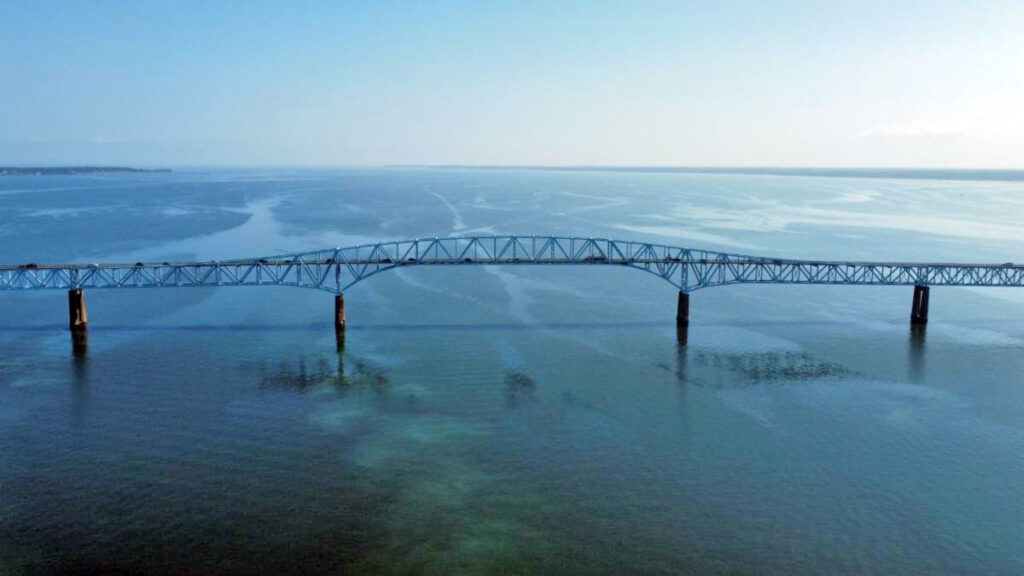 neighbors bridge delays