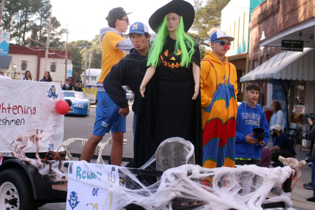 schools mhs homecoming freshman float