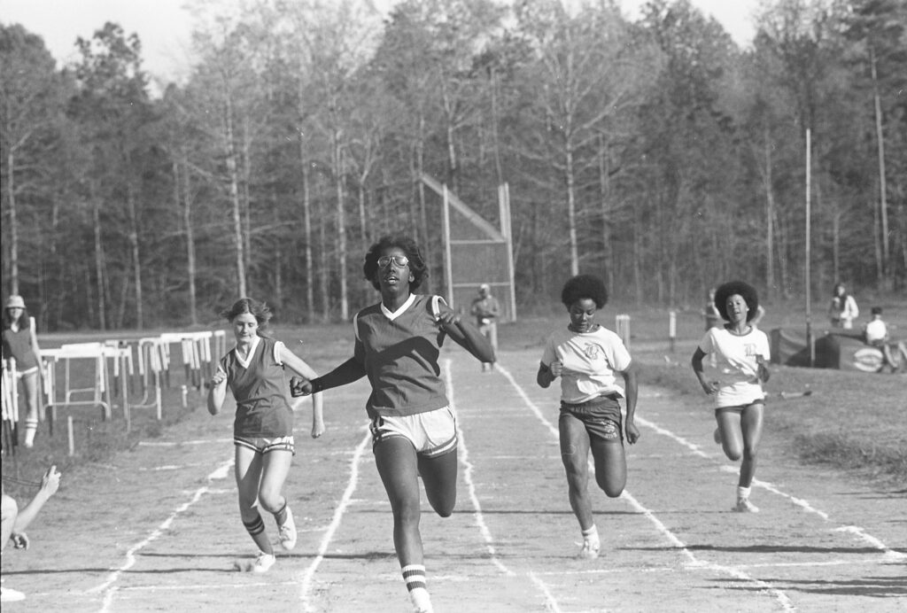 GLIMPSES 04 april 77 cindy wilson ghs track040 7 votes G