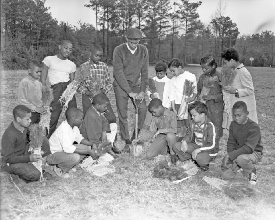 glimpses who knows 1967 4-H tree planting020