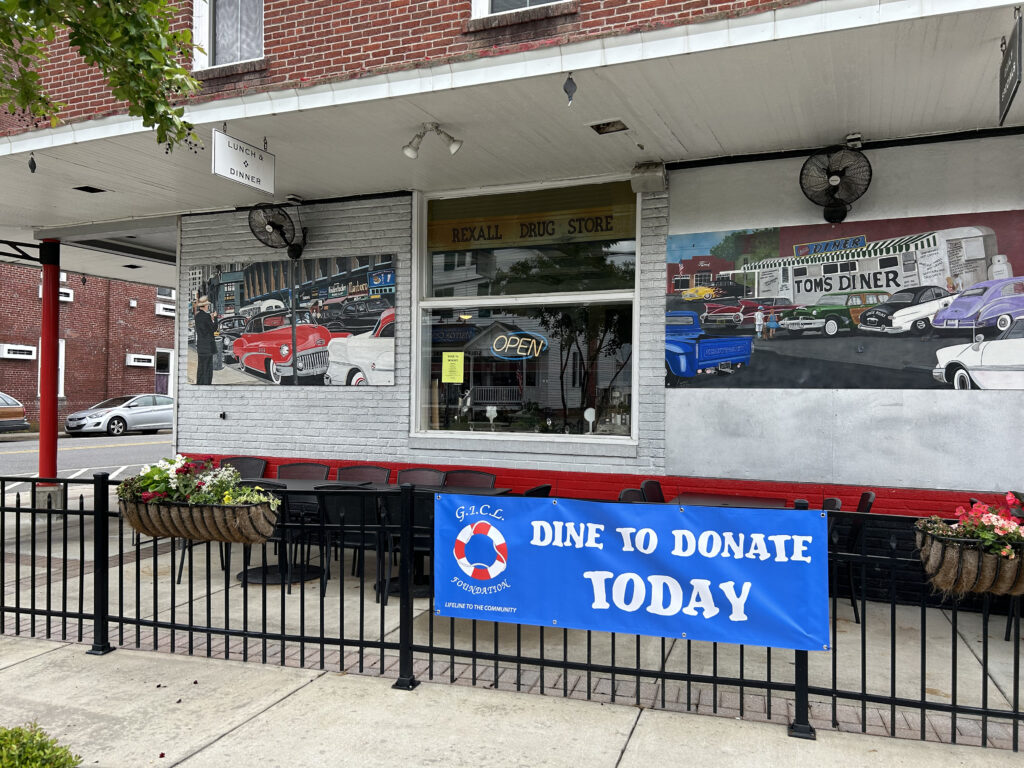 schools gicl foundation dine to donate richardsons