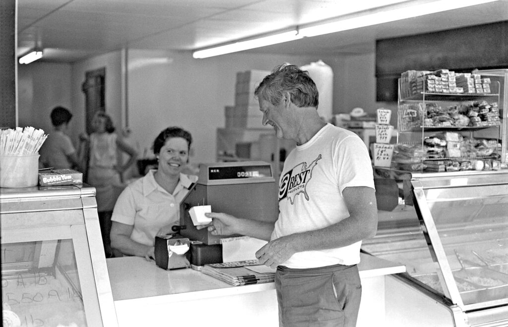 glimpses august 1977 holton in gloucester061 4 votes G (2)