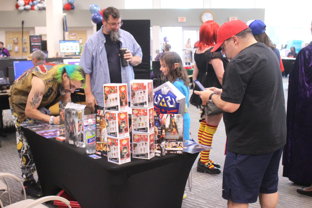 gloucester comix con 2
